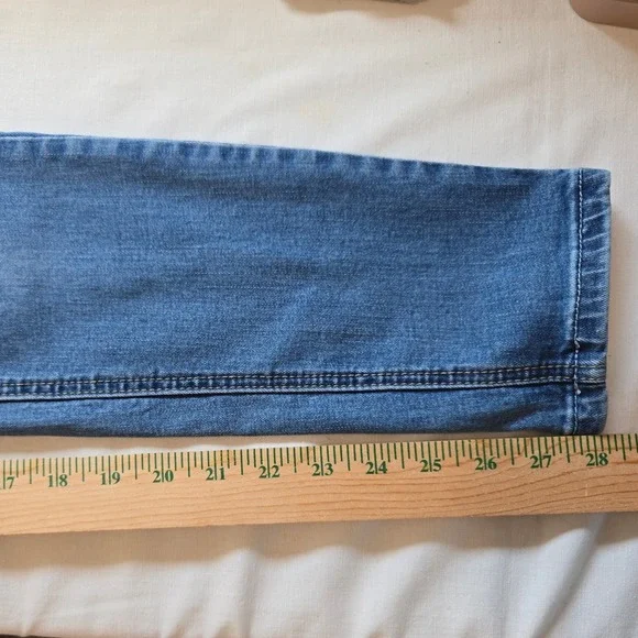 Distressed Skinny Jeans Sz 9 Medium Wash Denim Casual Stretch Waist Silhouette - Picture 5 of 6
